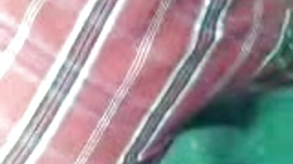 रेड इंडियन एक खरगोश खिलौना इंग्लिश इंग्लिश सेक्स मूवी के साथ खेलता है