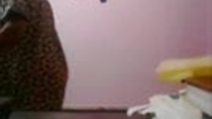 किंकी श्यामला स्ट्रिप्स अप इंग्लिश सेक्सी मूवी वीडियो करने के लिए सरासर pantyhose खिलौने fucks मुश्किल