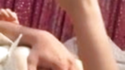 सुनहरे बालों वाली इंग्लिश फुल सेक्स मूवी वह पुरुष कराह रही है, जबकि कंडोम एसई