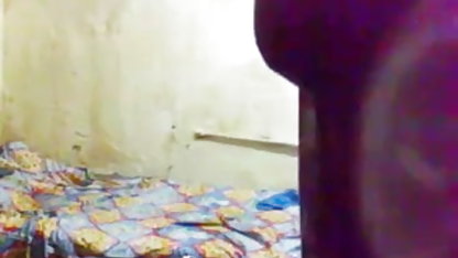 बिस्तर में नाश्ता। आभासी सेक्स काले बाल इंग्लिश बीएफ मूवी वाली