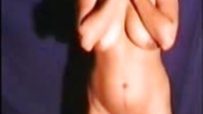 घास मूवी सेक्सी इंग्लिश फिल्म का मैदान काम करता है उसके जादू के साथ एक बड़ा मुर्गा