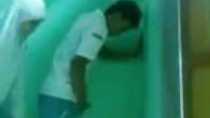 बड़ा काला मुर्गा लेता है उसे गधे सेक्सी मूवी इंग्लिश में