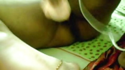 उसके निपल्स सेक्सी मूवी इंग्लिश मूवी को बिजली के झटके दिए जाते हैं