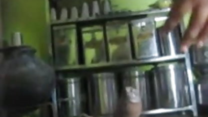 डबल प्रवेश के साथ सींग का इंग्लिश सेक्सी वीडियो मूवी बना गोरा