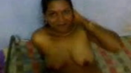 सुनहरे सेक्सी फिल्म सेक्सी इंग्लिश बालों वाली शौकिया स्ट्रिप्स और एक परिपक्व देता है