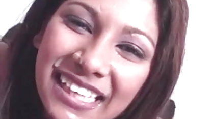 मोहक इंग्लिश हिंदी मूवी सेक्सी गोरा चिल्लाती है, जबकि वह उसे