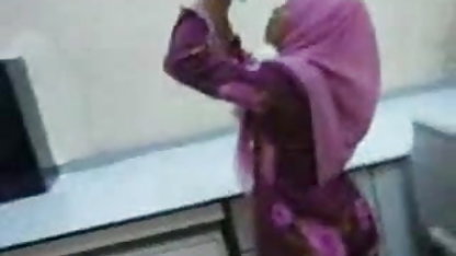 सुंदर ई भाग्यशाली प्रशंसक सेक्सी मूवी इंग्लिश में एक हान देता है