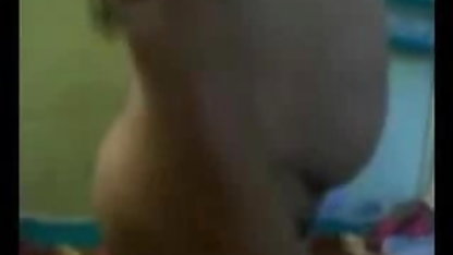 आकर्षक इंग्लिश सेक्स मूवी वीडियो बौछार के साथ ताजा पेशाब