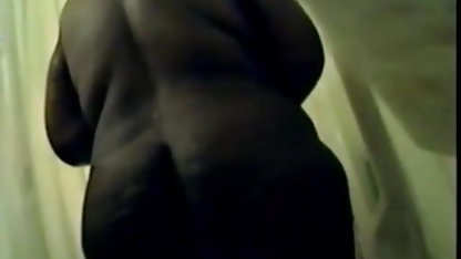 समलैंगिक लड़का अपने मोजे बंद हो जाता है इंग्लिश मूवी सेक्सी और अपने पैरों के साथ खेलता है