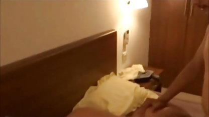 वह मुझे पोर्न देखती है, लेकिन मुझे हैंडजॉब-नताली सेक्सी फिल्म सेक्सी इंग्लिश फिक्शन के साथ मदद करती है