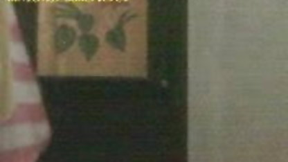 उसकी आँखों में देखो, जबकि वह अपने हिंदी सेक्सी इंग्लिश मूवी मुर्गा बेकार है