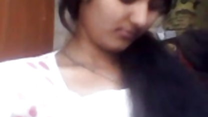 बड़े इंग्लिश ब्लू मूवी सेक्सी गुदा सह बूँदें उसके चेहरे पर