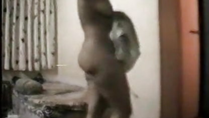 उसे गर्म योग इंग्लिश में सेक्स फिल्म कपड़े से पता चलता है