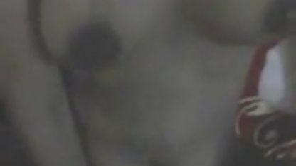 श्यामला वह पुरुष Dildo fucks सेक्स मूवी इंग्लिश उसे गधा बंद