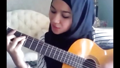 सींग का बना सेक्सी इंग्लिश में सेक्सी मूवी बेब एक Dildo के साथ Masturbates