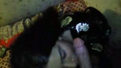 सुनहरे बालों वाली कलंक हिलाता है, जबकि उसके बड़े डिब्बे कमबख्त इंग्लिश सेक्स मूवी वीडियो है